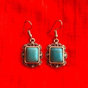Beautiful turquoise earrings - Brand New!